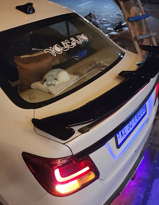 V CUT SEDAN SPOILER