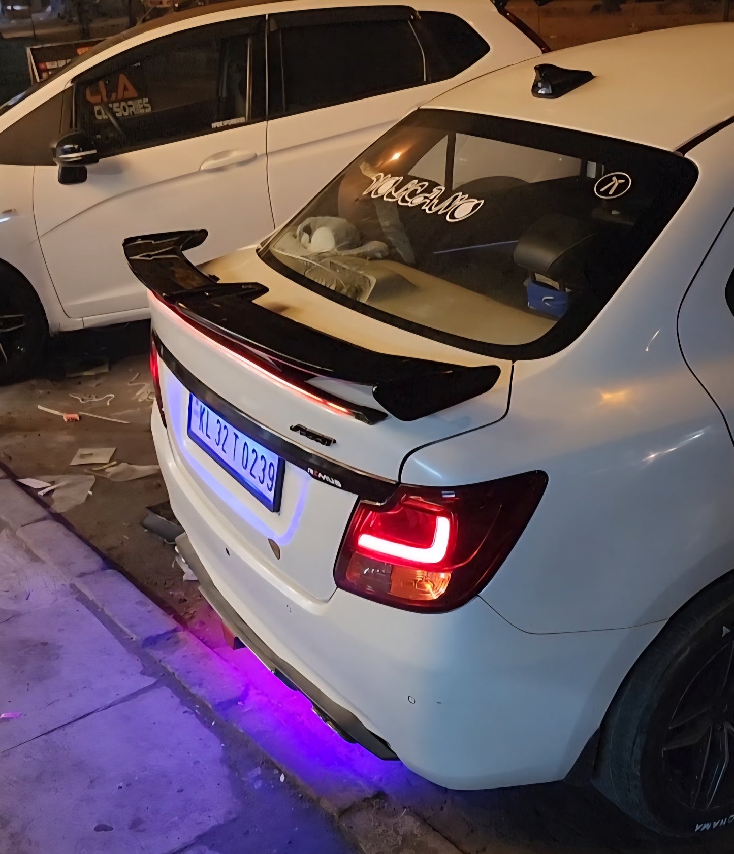 V CUT SEDAN SPOILER